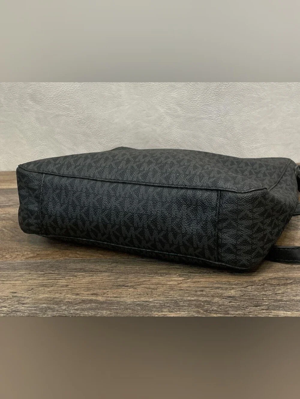 Michael Kors Black Signature Monogram Crossbody Bag Medium Euc